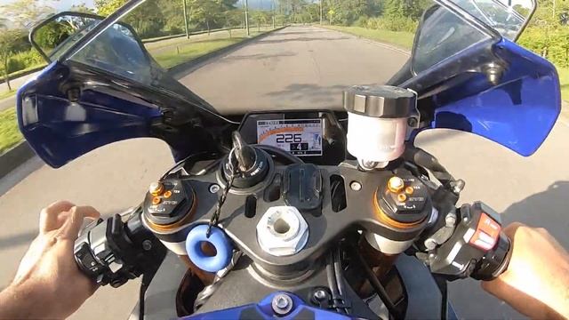 YAMAHA R1 SOUND EXHAUST SC PROJECT