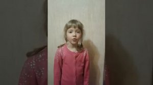 Девочка читает Есенина 6 лет