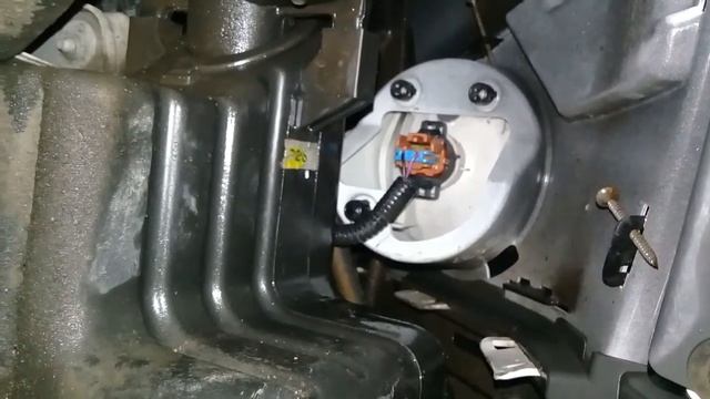 Chevrolet Captiva 2014 года замена ламп в ПТФ на светодиодные(1 из способов) смотреть онлайн