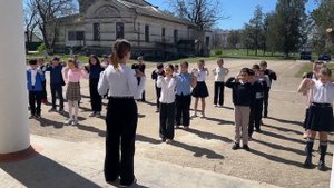 Видео от МБОУ Некрасовская школа Красногвардейский р-он Зарядка