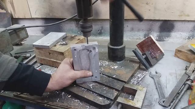 НОВЫЙ СПОСОБ ИЗГОТОВЛЕНИЯ РУКОЯТОК ДЛЯ НОЖЕЙ ИЗ КРЫШЕК ОТ БУТЫЛОК В ГАРАЖНЫХ УСЛОВИЯХ | DIY | HDPE смотреть онлайн