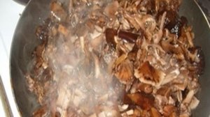 Маринованные опята в томатном соусе