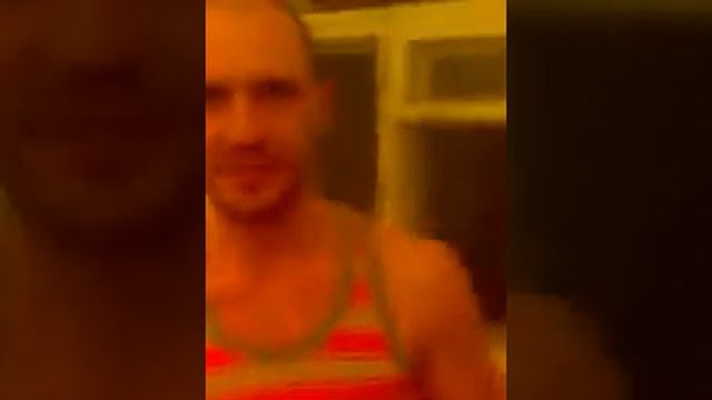 проверяет электрошокер на себе смотреть онлайн