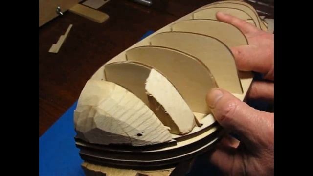 Подготовка корпуса к черновой обшивке. Проводка освещения. Парусник "BOUNTY" смотреть онлайн