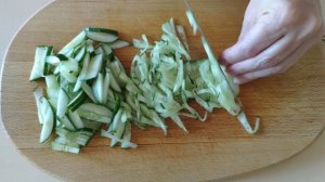 Салат из молодой свежей капусты. Вкусный и простой рецепт салата без майонеза!