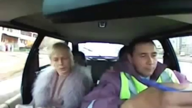 Сотрудник ДПС остановил трансвестита. Уфа смотреть онлайн