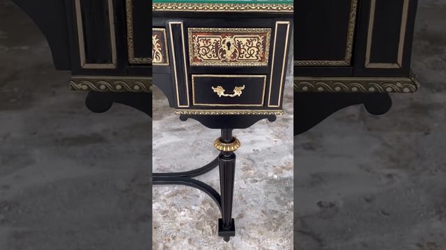 антикварный стол в стиле Буль ( Boulle )