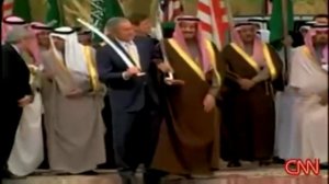 Буш танцует с Королем Саудовской Аравии