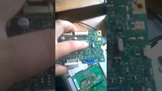 samsung 205BW ремонт. не включается. Краснит. некорректное меню смотреть онлайн