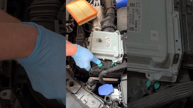 2021 Mercedes Benz GLA250 air filter replacement. смотреть онлайн