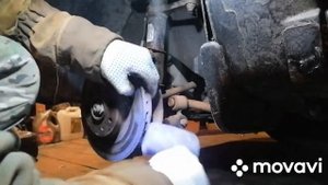 замена передних тормозных дисков и колодок на автомобиле Datsun on-Do