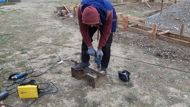 Приспособление для гибки металлической арматуры на быструю руку/ Арматурогиб. #строительствогаража