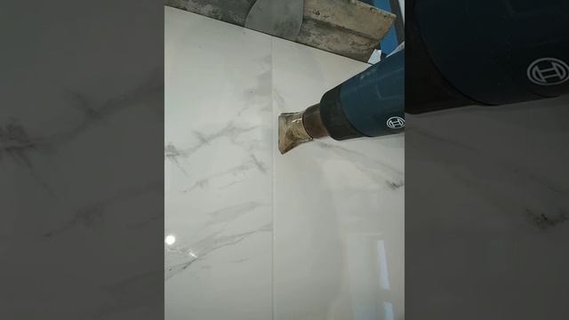 Убираем эпоксидную фугу из шва плитки. смотреть онлайн