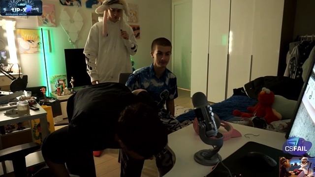 НЕКОГЛАЙ СМОТРИТ НА МУЖСКУЮ ПОПУ НА СТРИМЕ