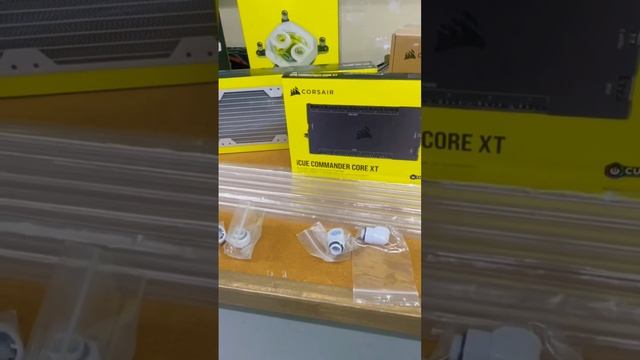 Corsair XH305i RGB WHITE Liquid Cooling Kit Unboxing. Package contents