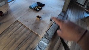 Убрал лишний порог между комнатами.