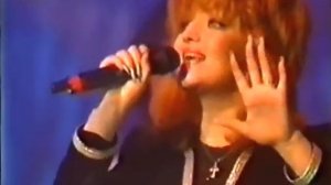 «Чайки над водой», стихи Андрея Дементьева, музыка Евгения Мартынова,  поёт Анастасия