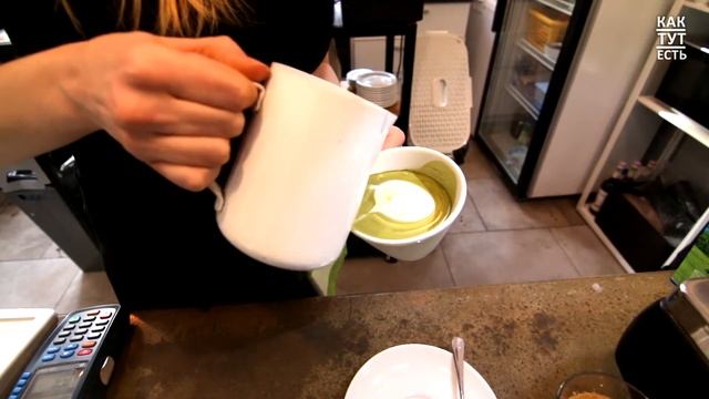 КАК готовят матча-капучино в кофейне "Зерно"