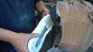 Процесс массового производства обуви. Японская обувная фабрика из тонкой кожи.