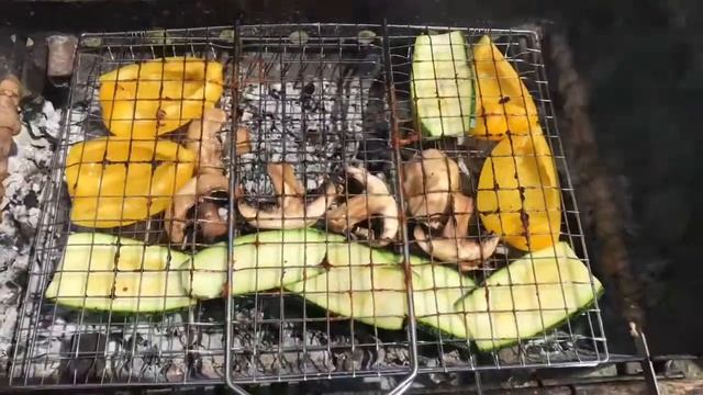 Шашлык из куриных сердец дешёвый вариант на мангале смокере сделаным своими руками смотреть онлайн