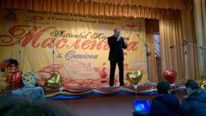 "Три молдована" исполняет Ян Райбург (Ian Raiburg) гость на республиканском фестивале Масленица.