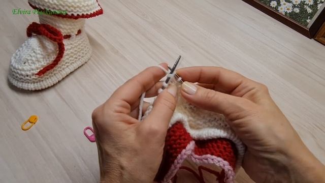 Пинетки для малыша простым способом на 2 спицах. смотреть онлайн