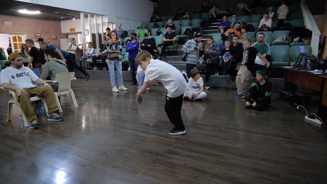 до 13 лет bboy Vlados г.Псков vs Yuzhnyj - "ALL OPTION" break dance battle смотреть онлайн