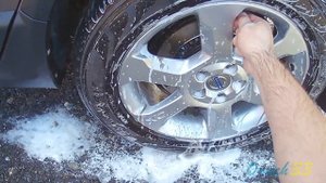 Нанесение жидкого воска Grass на кузов автомобиля.