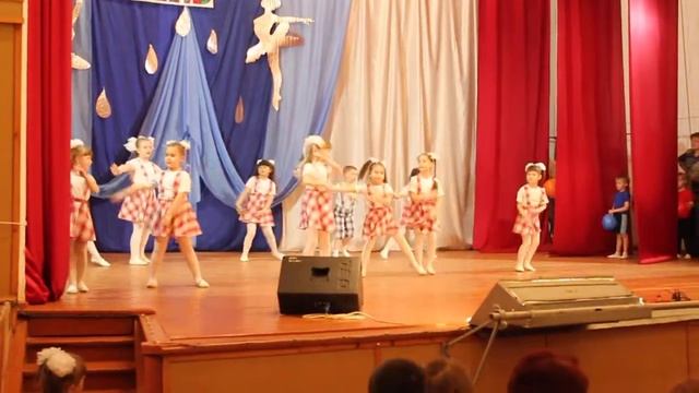 Мы маленькие дети . Танцевальная студия "Пружинки" г. Выкса смотреть онлайн