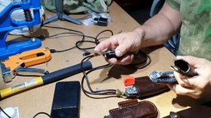 Ножны для ножей из кожи растительного дубления.