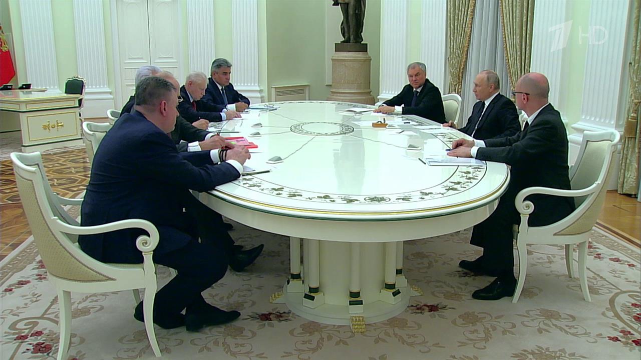 Выполнение предвыборных обязательств Владимир Путин обсудил с лидерами думских фракций