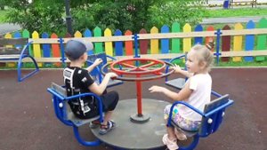 53/Сходили в "Весёлый Городок"/Деткам весело,а я боюсь...