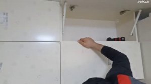 Монтаж кухни под потолка