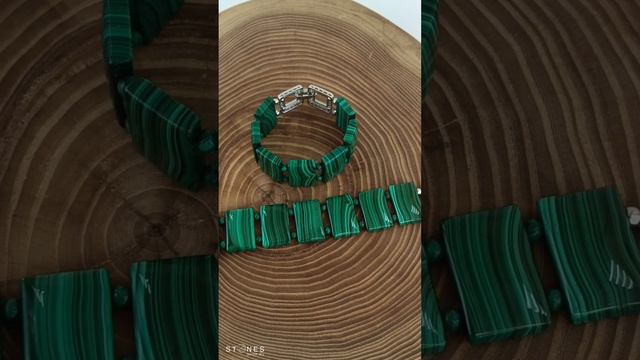 Браслеты из Малахита Собственной Сборки! 
Месторождение :Заир, Африка. 
На  сайте : stones-shop.ru