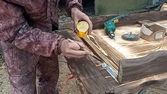 Стол своими руками. Садовая мебель из дерева под старину. Поделки из дерева. Лесная мебель.