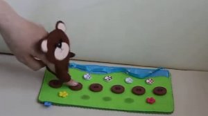 Сенсорный коврик для пальчиков "Лесная полянка" и шагающая пальчиковая игрушка " Мишка косолапый"