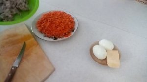 Салат из куриной печени.