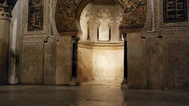 Ancient Cathedral & Mosque of Cordoba + Piano Music 4K смотреть онлайн