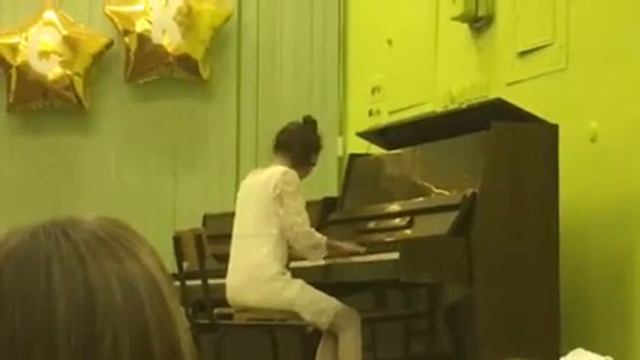 Злата Зверева исполняет пьесу Ильи Арзуманова «Ну, заяц, погоди!» смотреть онлайн