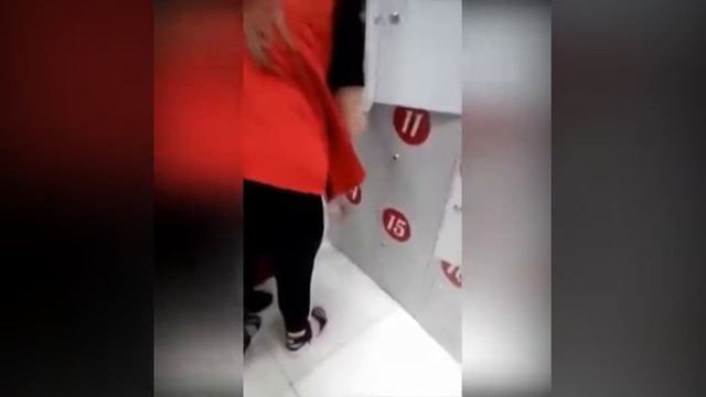 В Краснодарском крае ребёнка заперли в камере хранения сумок смотреть онлайн