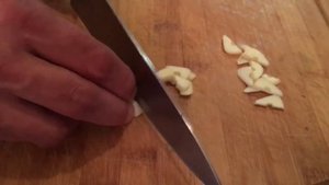 Как Нарезать Чеснок Мелко, Простая Нарезка Чеснока