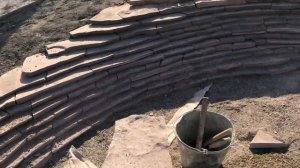 Благоустройство участка рулонный газон патио  костровище  из дикого камня своими руками
