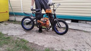 Мопед из бензопилы. Продувка карбюратора от Альфа 110 на максимальных оборотах