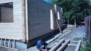 Строительство деревянного дома своими руками: самый дешевый вариант!