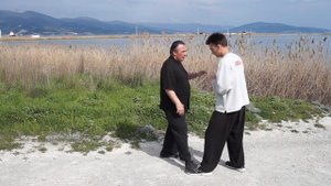 Сбиваем противника с ног одним шагом