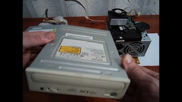 Древний компьютер и монитор под разбор смотреть онлайн