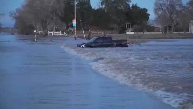California Storm Watch | Northern California communities prepare for incoming storm смотреть онлайн