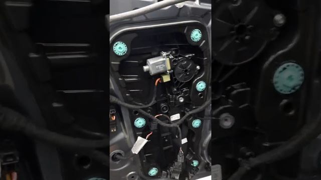 Замена заднего(пассажирского) стекла Шкода Октавия/Skoda Octavia A7
