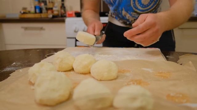Сырники Из Творога С Манкой. Сырники С Соусом Из Голубики.