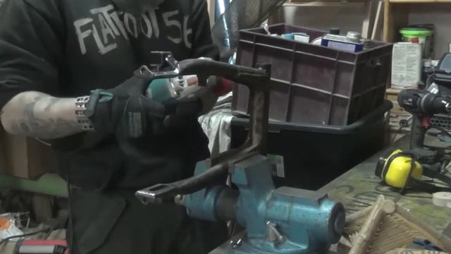 Реставрация у ретро мотоцикла Восход Ковровец Часть 1 смотреть онлайн